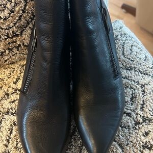 Anne Klein black size 9 Leather Women's Ankle Boots. NEW